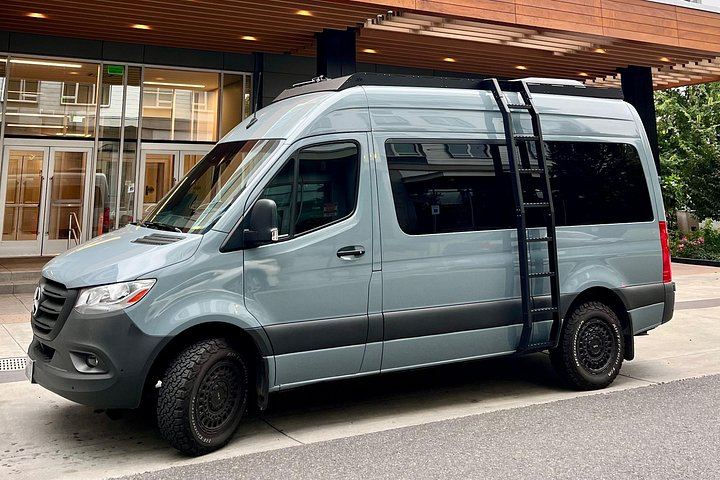 Private Multnomah Falls and Columbia Gorge Tour with Lunch Stop at the Lodge (12/12)