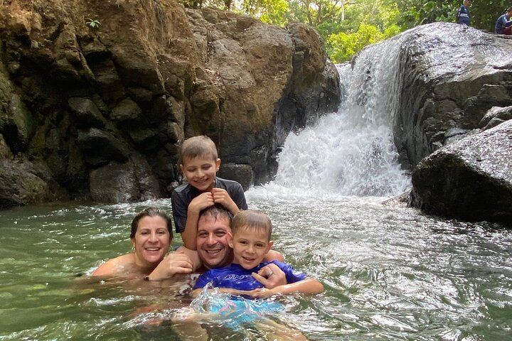 Private 8-Hour Central Pacific Day Trip: Waterfall Jumps, Beaches and Costa Rican Lunch (12/12)