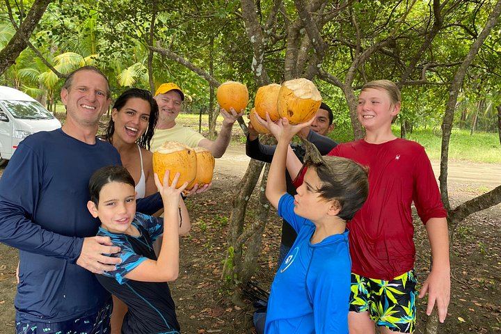 Private 8-Hour Central Pacific Day Trip: Waterfall Jumps, Beaches and Costa Rican Lunch (10/12)