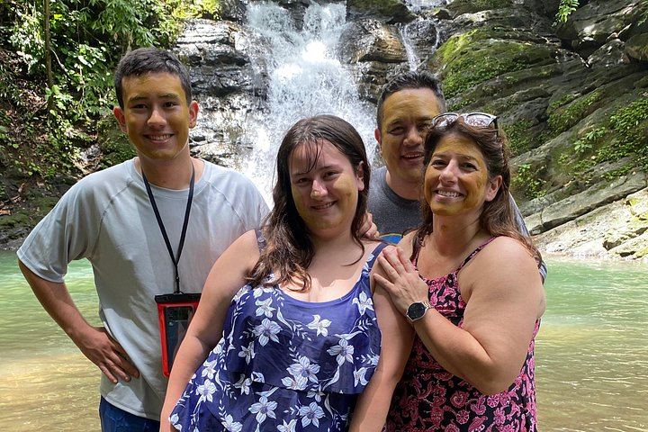 Private 8-Hour Central Pacific Day Trip: Waterfall Jumps, Beaches and Costa Rican Lunch (3/12)