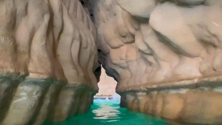 Private Wadi Shab Hike and Swim Day for Up to 6 from Muscat, Sinkhole and Fins Beach (2/12)