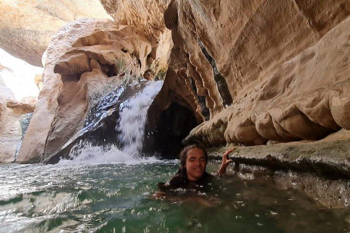 Private Wadi Shab Hike and Swim Day for Up to 6 from Muscat, Sinkhole and Fins Beach (7/12)