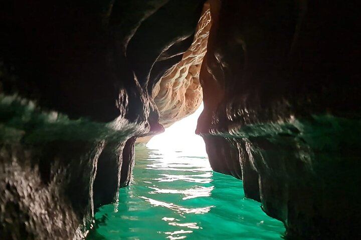 Private Wadi Shab Hike and Swim Day for Up to 6 from Muscat, Sinkhole and Fins Beach (8/12)