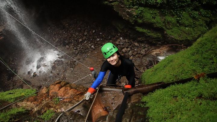 Pure Trek Canyoning near La Fortuna: Four Rappels, Monkey Drop and Lunch (3/9)