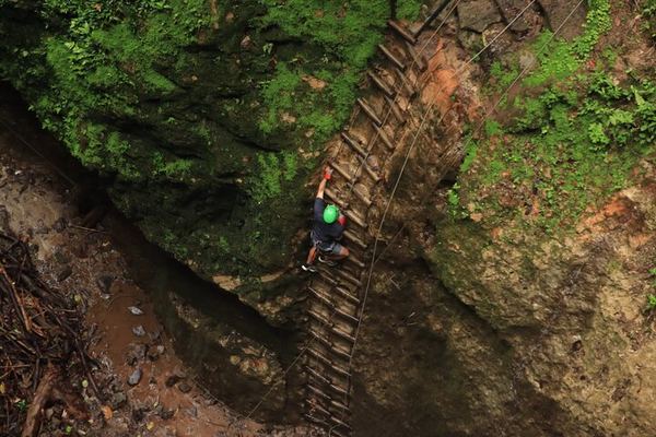 Pure Trek Canyoning near La Fortuna: Four Rappels, Monkey Drop and Lunch