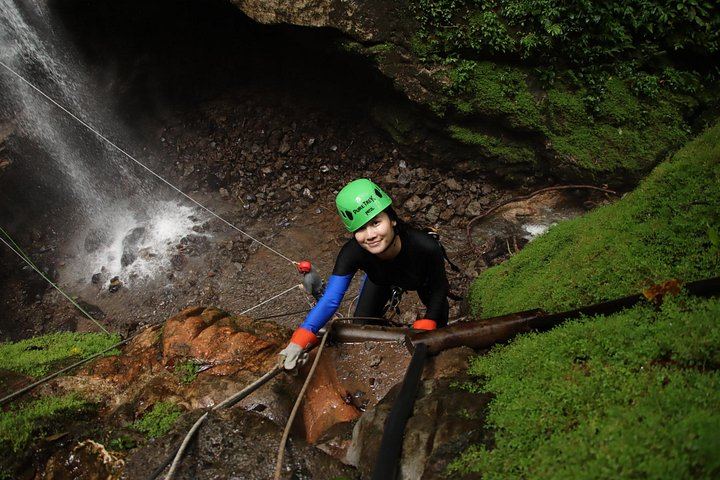 Pure Trek Canyoning near La Fortuna: Four Rappels, Monkey Drop and Lunch (3/9)