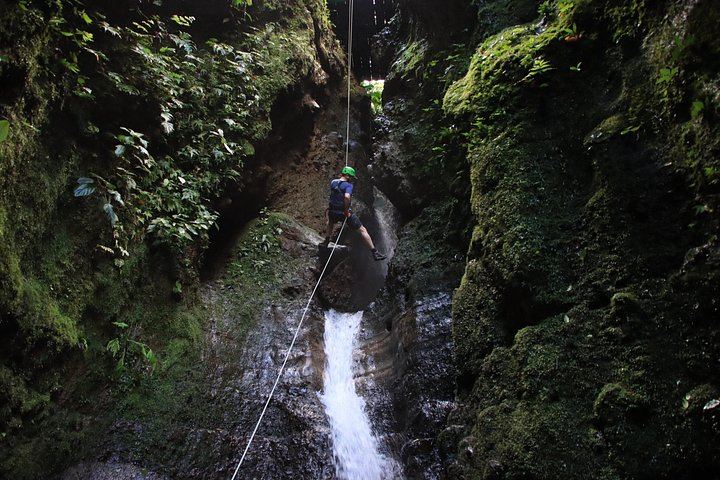 Pure Trek Rainforest Falls Combo: Waterfall Rappel, Jumps and Lunch, La Fortuna (5/12)