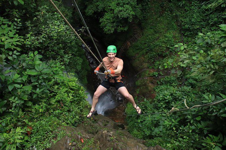 Pure Trek Rainforest Falls Combo: Waterfall Rappel, Jumps and Lunch, La Fortuna (1/12)