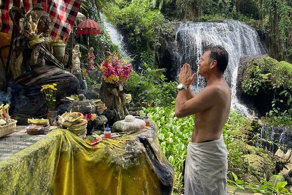 Beji Griya Holy Waterfall Healing Tour With Ceremony Dress and Rice Terrace Lunch