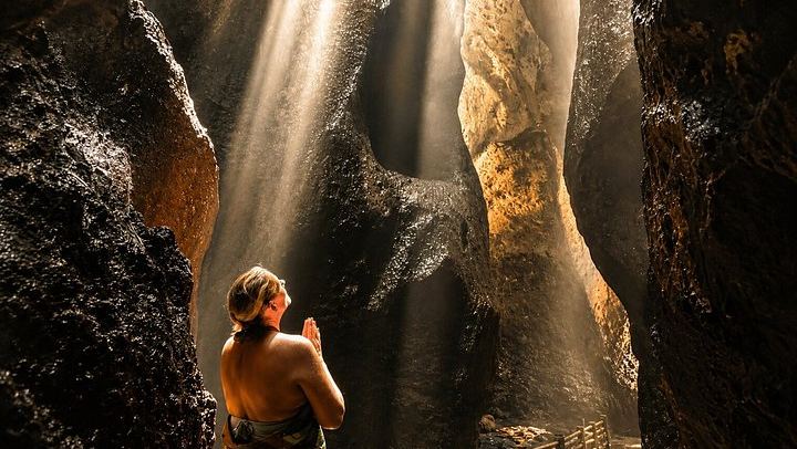 Beji Griya Waterfall Holy Bath Ceremony Near Ubud With Guide and Hotel Pickup (3/12)
