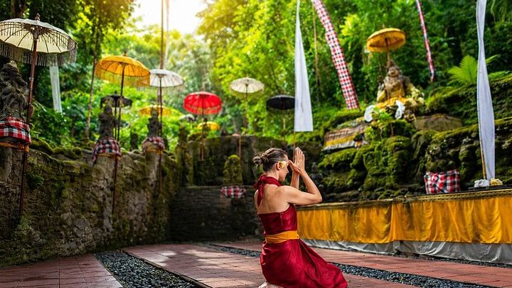 Beji Griya Waterfall Holy Bath Ceremony Near Ubud With Guide and Hotel Pickup (1/12)