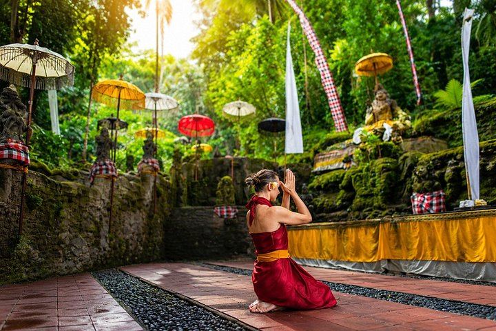 Beji Griya Waterfall Holy Bath Ceremony Near Ubud With Guide and Hotel Pickup (1/12)