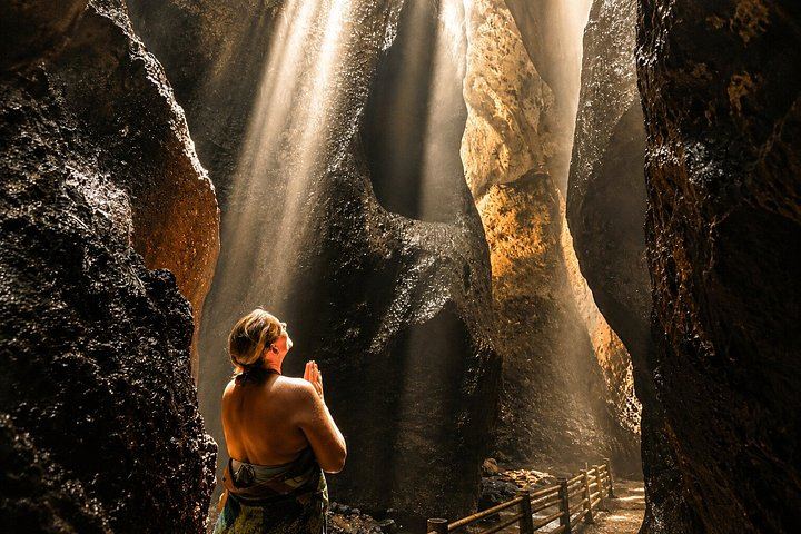 Beji Griya Waterfall Holy Bath Ceremony Near Ubud With Guide and Hotel Pickup (3/12)