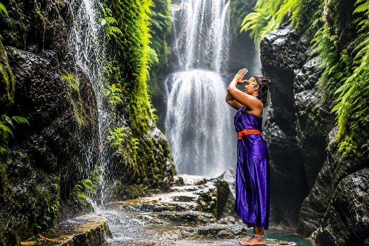 Beji Griya Waterfall Holy Bath Ceremony Near Ubud With Guide and Hotel Pickup (2/12)