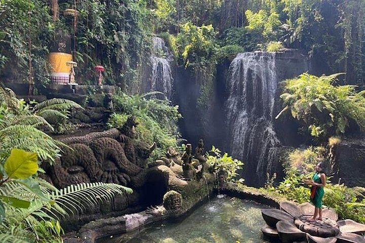 Beji Griya Waterfall Holy Bath Ceremony Near Ubud With Guide and Hotel Pickup (11/12)