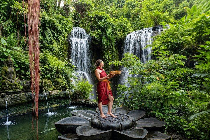 Beji Griya Waterfall Holy Bath Ceremony Near Ubud With Guide and Hotel Pickup (4/12)