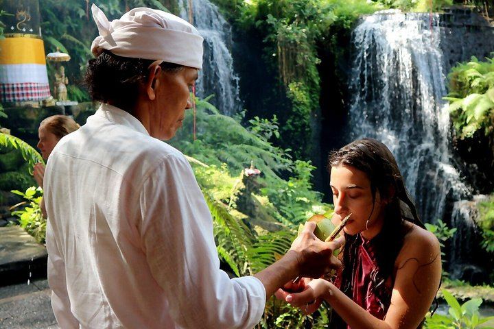 Beji Griya Waterfall Holy Bath Ceremony Near Ubud With Guide and Hotel Pickup (6/12)