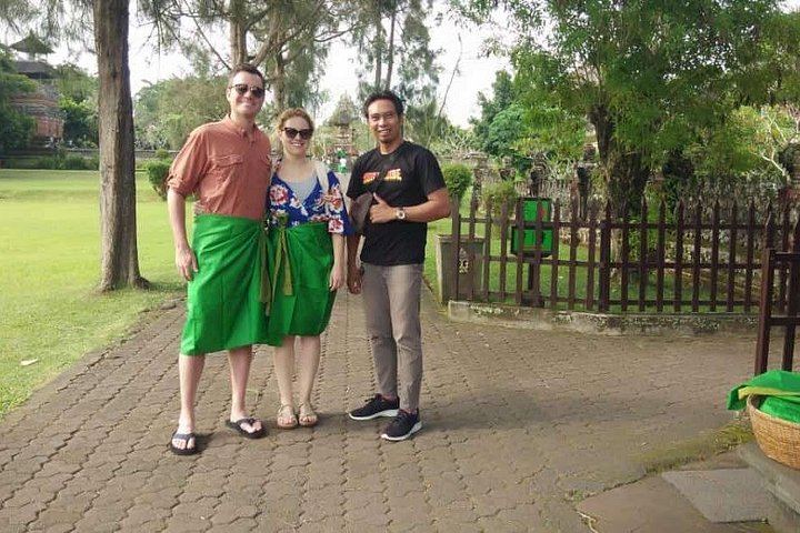 Private Bali Tour: Tanah Lot, Taman Ayun, Monkey Forest and Tegenungan Waterfall (12/12)