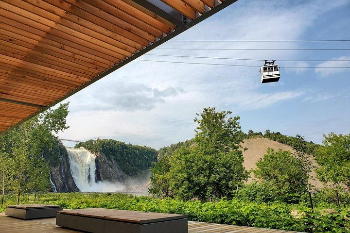 One-Day Tour from Montreal: Old Quebec Fortifications and Montmorency Falls by Bus (12/12)
