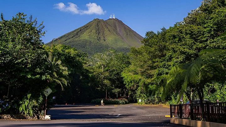Pure Trek Waterfall Rappel plus Club Rio Activities and Hot Springs, La Fortuna (3/6)