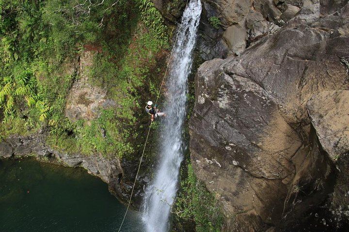 Rappel Maui: Waterfall and Cliff Rappelling in a Private Valley on the Road to Hana (4/5)