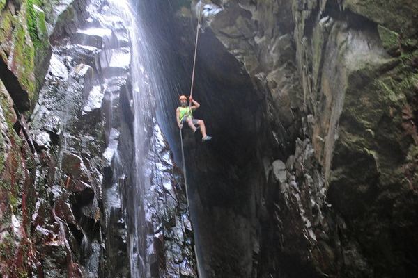 El Salto Waterfall Rappelling and Zipline Day Trip in Carite State Forest