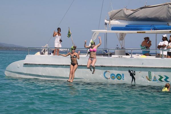 Dunn's River Falls Catamaran Party Cruise with Snorkeling, Open Bar and Reggae