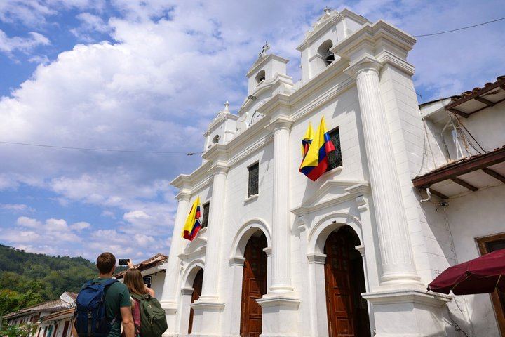 Half-Day El Retiro and Tequendamita Falls Private Pickup Tour from Medellin (7/11)
