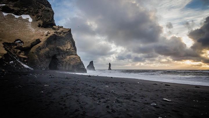 South Coast Day Tour with Volcano Commentary, Skógafoss and Reynisfjara Black Beach (4/12)
