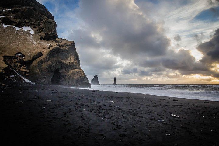South Coast Day Tour with Volcano Commentary, Skógafoss and Reynisfjara Black Beach (4/12)