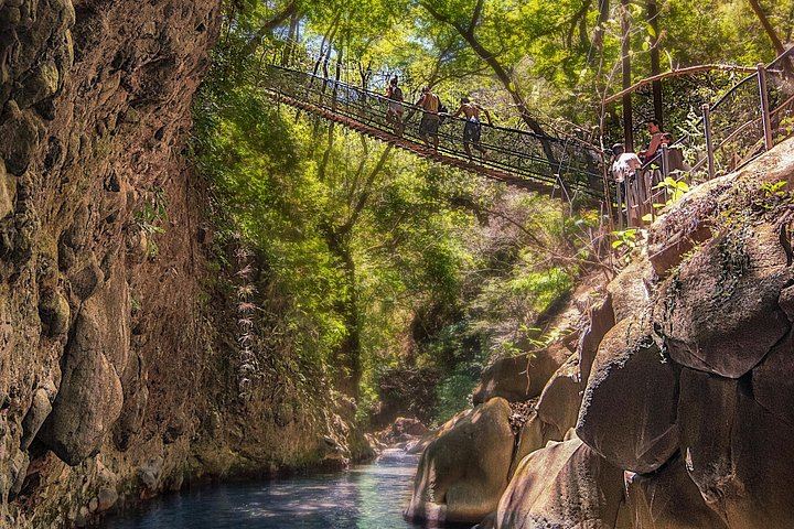 Four Waterfalls Day at Hacienda Guachipelin from Chorreras to Rio Negro with Lunch (7/8)