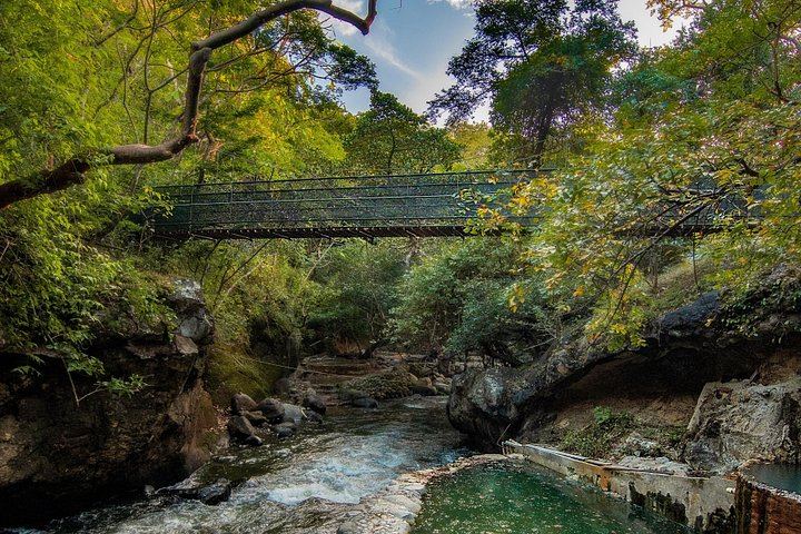 Four Waterfalls Day at Hacienda Guachipelin from Chorreras to Rio Negro with Lunch (8/8)