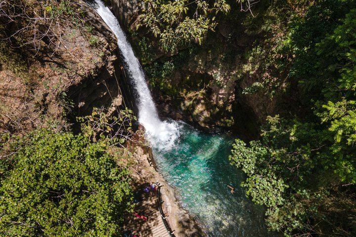 Four Waterfalls Day at Hacienda Guachipelin from Chorreras to Rio Negro with Lunch (6/8)