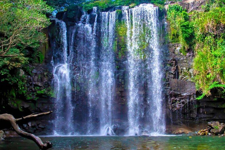 Rio Celeste Expedition: Llanos del Cortez Falls, Sloths and Coffee-Chocolate Farm (9/12)