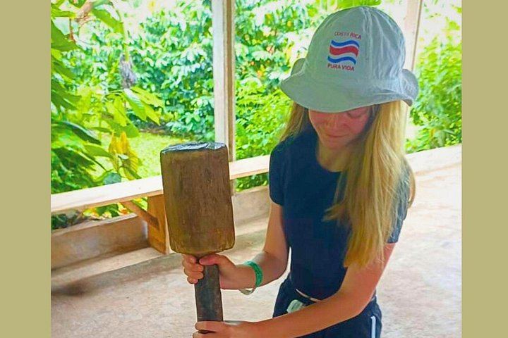 Rio Celeste Expedition: Llanos del Cortez Falls, Sloths and Coffee-Chocolate Farm (5/12)