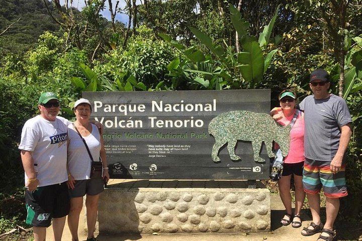 Rio Celeste 5-Mile Hike with Teñideros, Hot Springs, Sloth Sanctuary and Meal (3/6)
