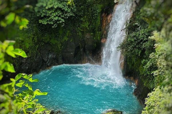 Private Rio Celeste Waterfall Hike with Sloth Sanctuary and Bijagua Lunch