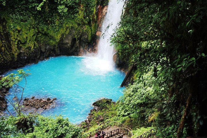 Rio Celeste Waterfall, Slothland Bijagua and Coffee-Chocolate Farm Day Trip (9/12)