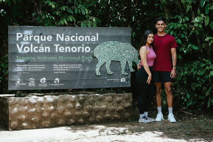 Rio Celeste Waterfall, Slothland Bijagua and Coffee-Chocolate Farm Day Trip (2/12)
