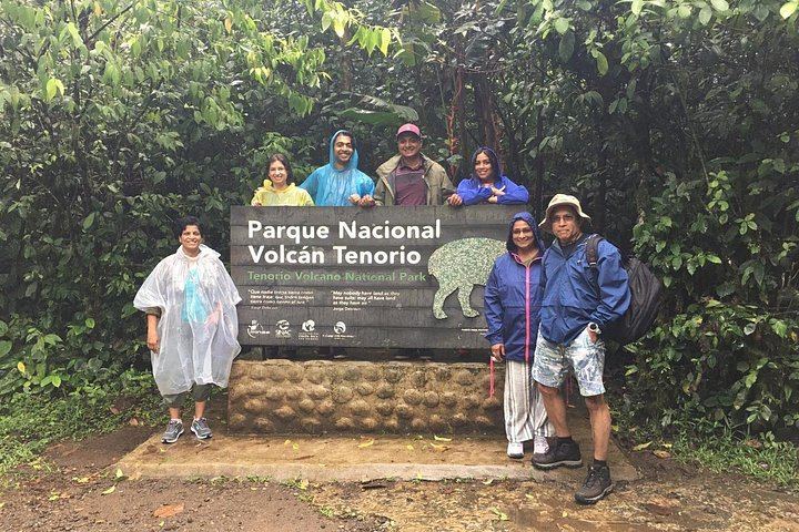 Rio Celeste Waterfall, Sloth Spotting and Scarlet Macaws from Guanacaste (7/12)