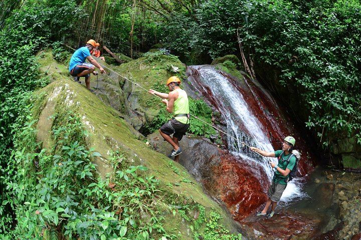 El Salto Waterfall Rappelling and Zipline Day Trip in Carite State Forest (1/6)
