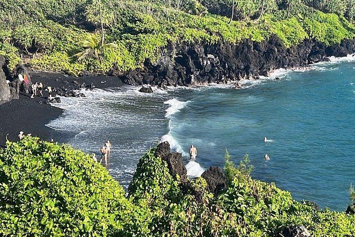Road to Hana Tour: Wai'anapanapa Black Sand Beach, Ho'okipa Turtles and Banana Bread (1/12)