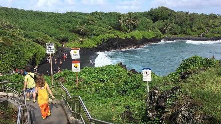 Full-Day Narrated Road to Hana Drive with Breakfast, Lunch and Black Sand Beach, 7 Hours (3/12)