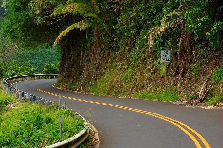 Full-Day Narrated Road to Hana Drive with Breakfast, Lunch and Black Sand Beach, 7 Hours (4/12)