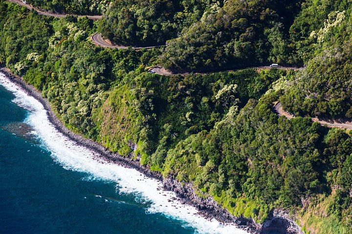 Road to Hana in a Mercedes Sprinter: Waterfalls, Wai'anapanapa Black Sand Beach, Lunch (5/12)