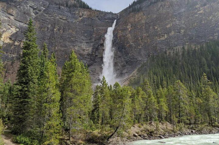 Summer Small-Group Rockies Tour from Calgary: Moraine Lake, Lake Louise, Takakkaw Falls (9/12)