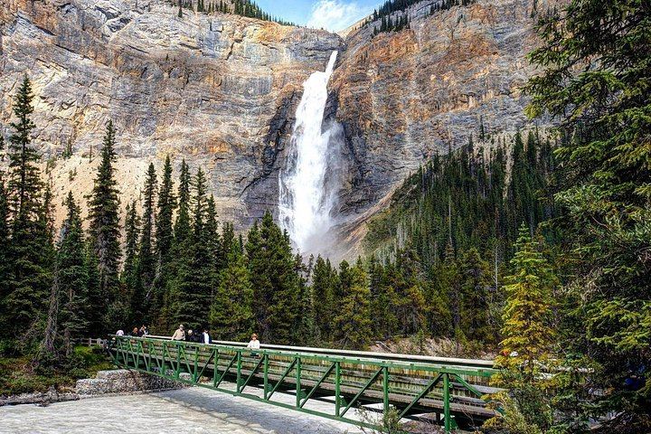 Summer Small-Group Rockies Tour from Calgary: Moraine Lake, Lake Louise, Takakkaw Falls (10/12)