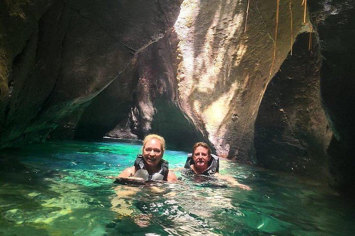 Majestic Taxi and Tours from Roseau: Trafalgar Falls, Sulphur Springs, Ti Tou Gorge (1/12)