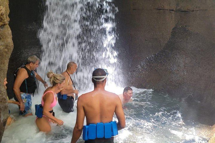 Majestic Taxi and Tours from Roseau: Trafalgar Falls, Sulphur Springs, Ti Tou Gorge (2/12)
