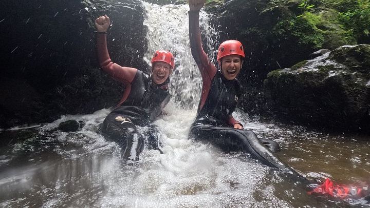 Waterfall Climbing without Ropes in Lomba de Sao Pedro, 3-Hour Small Group (2/11)